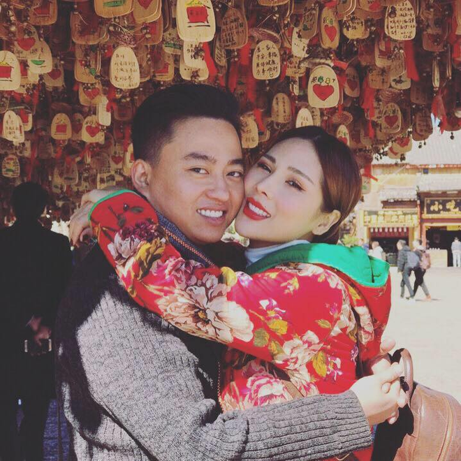 Chồng tặng vợ cả trăm triệu đồng nhân dịp sinh nhật: Tiền không mua được thanh xuân của em sau bao năm vất vả...